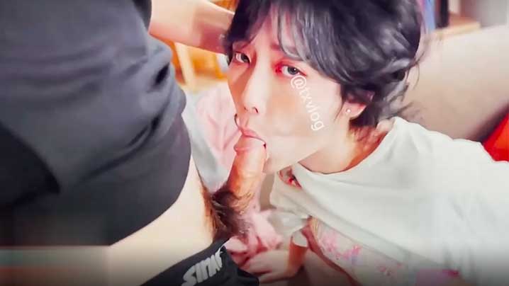 【台湾】极品正妹在沙發上熟睡時被饥渴男友突然插入抽插爆操內射..的封面图