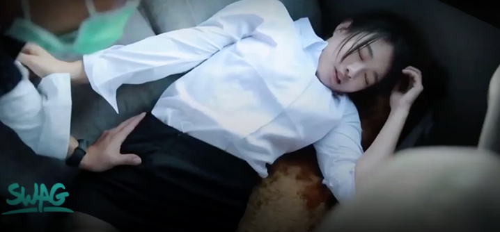 台湾 清纯美丽理财专员被出租车司机按倒强行车震 呻吟声销魂爽的不由自主喊深一点舒服..的封面图