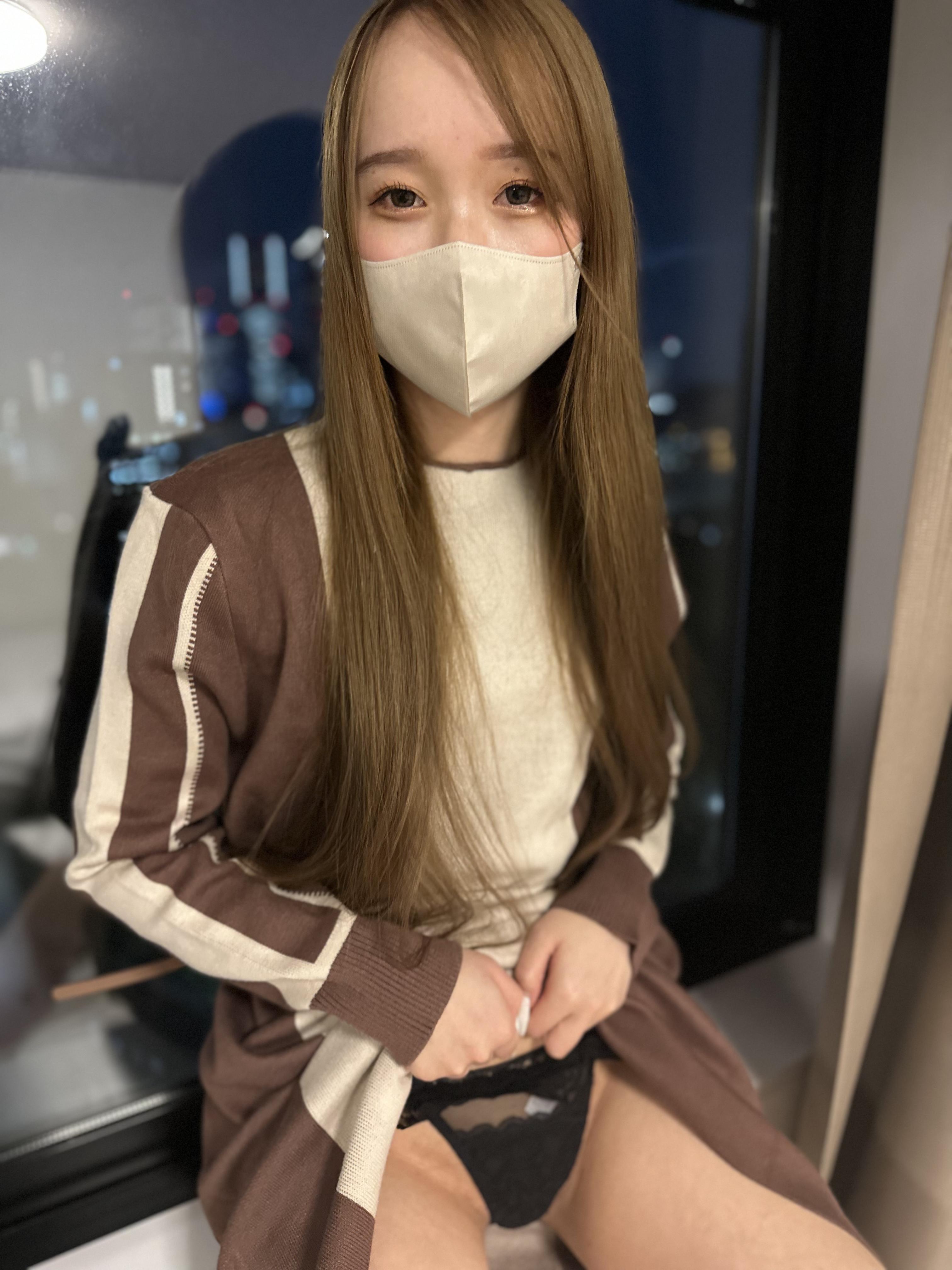 FC2-4411764 【処女】 初撮り♡マスク剥ぎとりシレっと中出し♡『中には出さないからっ』は言葉だけ♡め