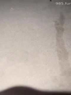 两个骚女深夜驾车去户外被调教没穿内裤塞着跳蛋翘起屁股求后入